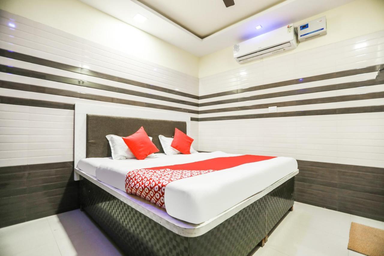 Oyo 71693 Starlight Hotel Gangānagar Exteriör bild